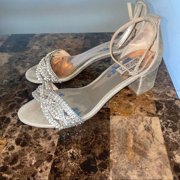 Wms 8.5 Badgley Mischka Chunky Heel Sandals Gold /Rhinestone - Picture 8 of 13